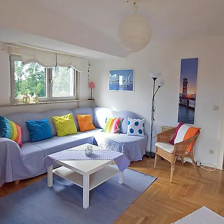 11 Mit Grosser Terrasse Am Privatsee *